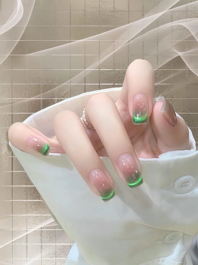 Mắt mèo nail huyền bí phù hợp với nàng yêu thích phong cách cá tính