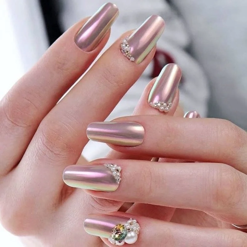 Nail mắt mèo tráng gương giúp đôi tay thêm phần lấp lánh