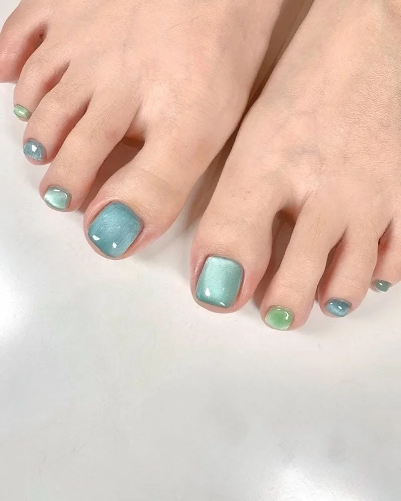 Mẫu nail chân mắt mèo giúp đôi chân luôn cuốn hút
