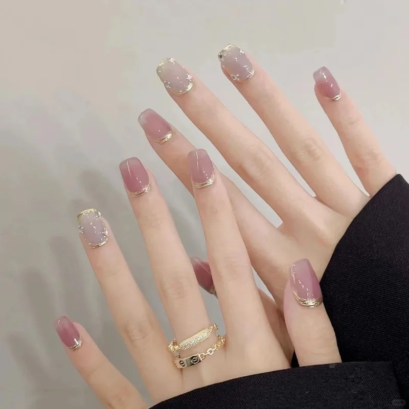 Nail hồng thạch đơn giản nhẹ nhàng mà vẫn cực kỳ thu hút