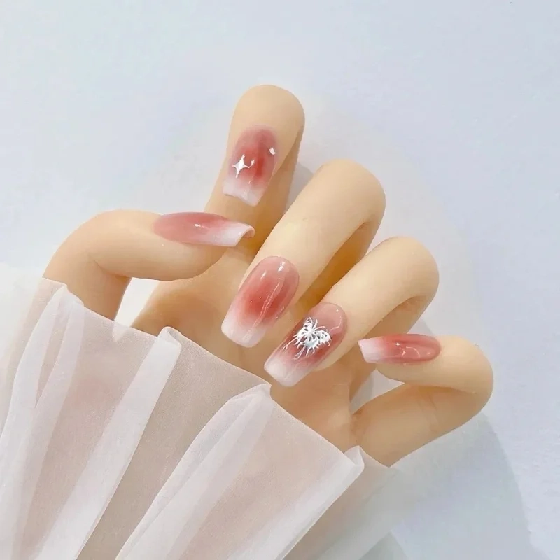 Nail màu thạch hồng trong veo phù hợp với mọi outfit