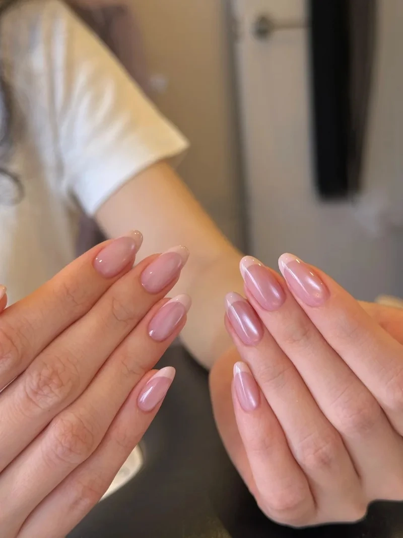 Nail màu hồng ngọt ngào nhưng không kém phần nổi bật