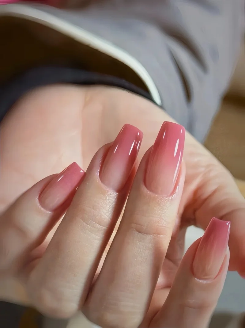 Nail ombre trắng hồng đẹp tự nhiên nàng không thể bỏ qua