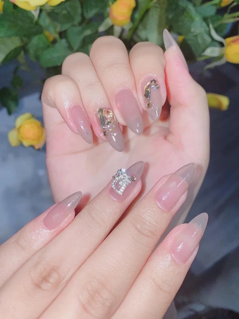 Mẫu nail màu hồng pastel nhẹ nhàng giúp nàng thêm phần cuốn hút