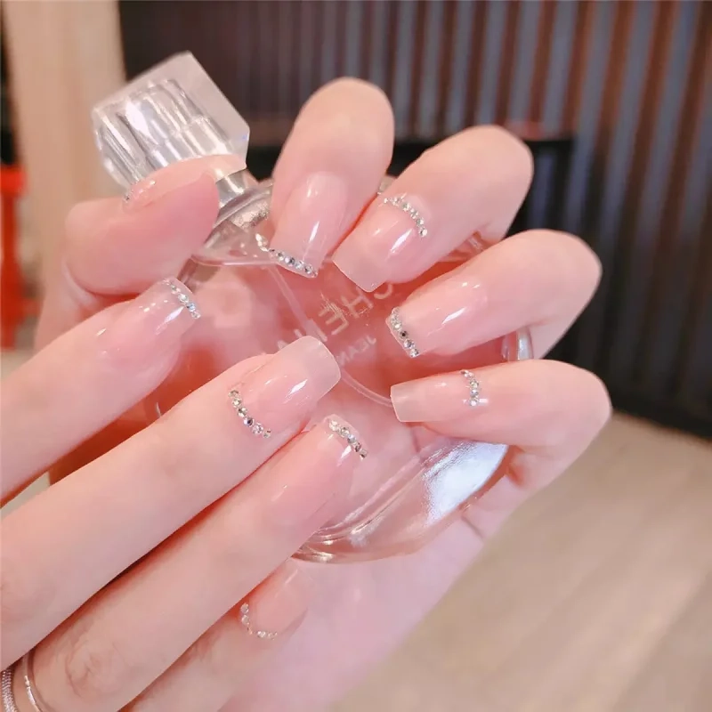 Sơn móng tay màu hồng pastel trong trẻo đẹp tự nhiên