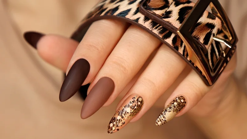 Nail nâu nhám phong cách lạ mắt dành cho nàng yêu thích sự khác biệt