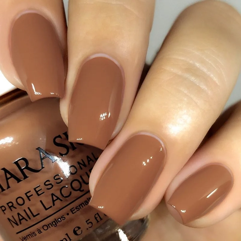 Màu nail nâu tây giúp đôi tay thêm phần quyến rũ