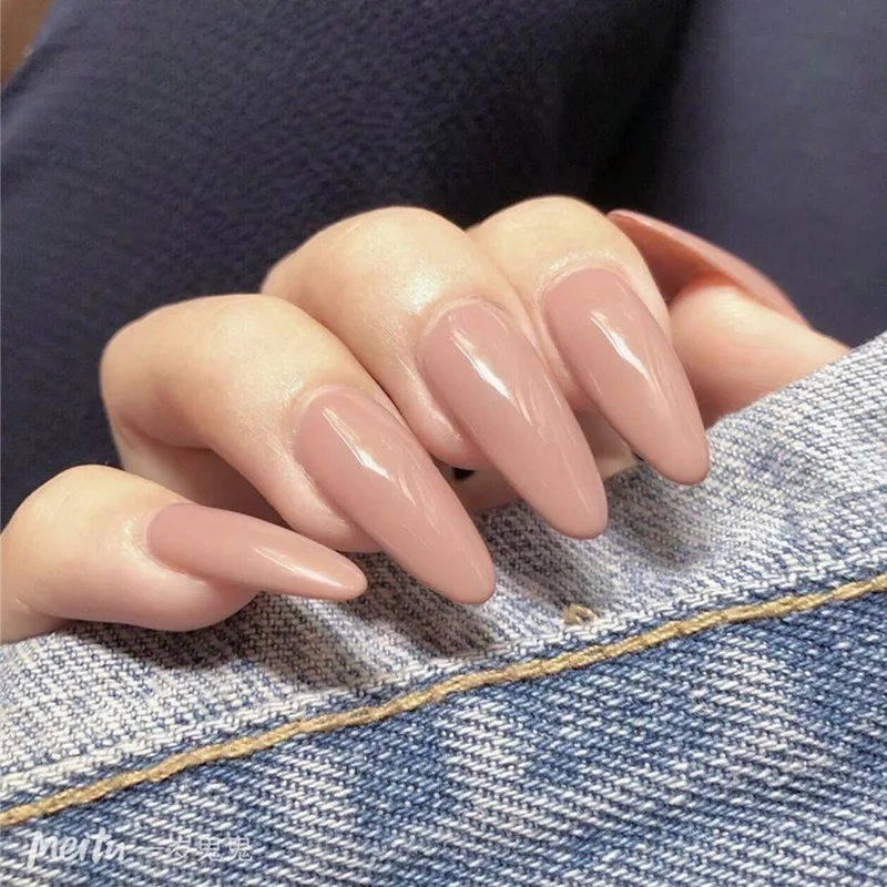 Mẫu nail nâu sữa nhẹ nhàng dành cho nàng yêu thích sự tinh tế
