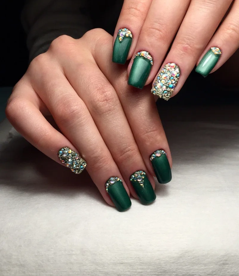 Mẫu nail đơn giản màu xanh nhẹ nhàng phù hợp với phong cách tối giản