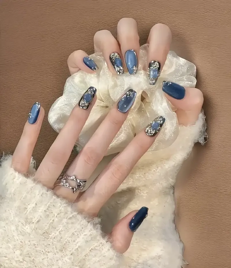 Nail màu xanh cổ vịt cá tính dành cho nàng yêu thích sự khác biệt