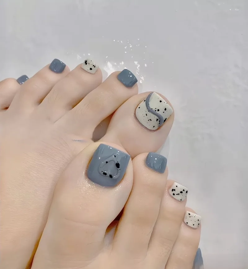 Móng chân màu xanh mint dịu dàng phù hợp với nàng yêu thích sự nhẹ nhàng