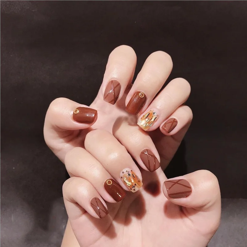 Mẫu móng tay đẹp nhẹ nhàng cho da ngăm giúp nàng tự tin hơn