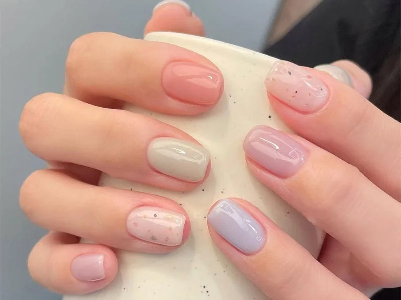 Nail màu pastel đơn giản nhưng vẫn giữ được nét đáng yêu