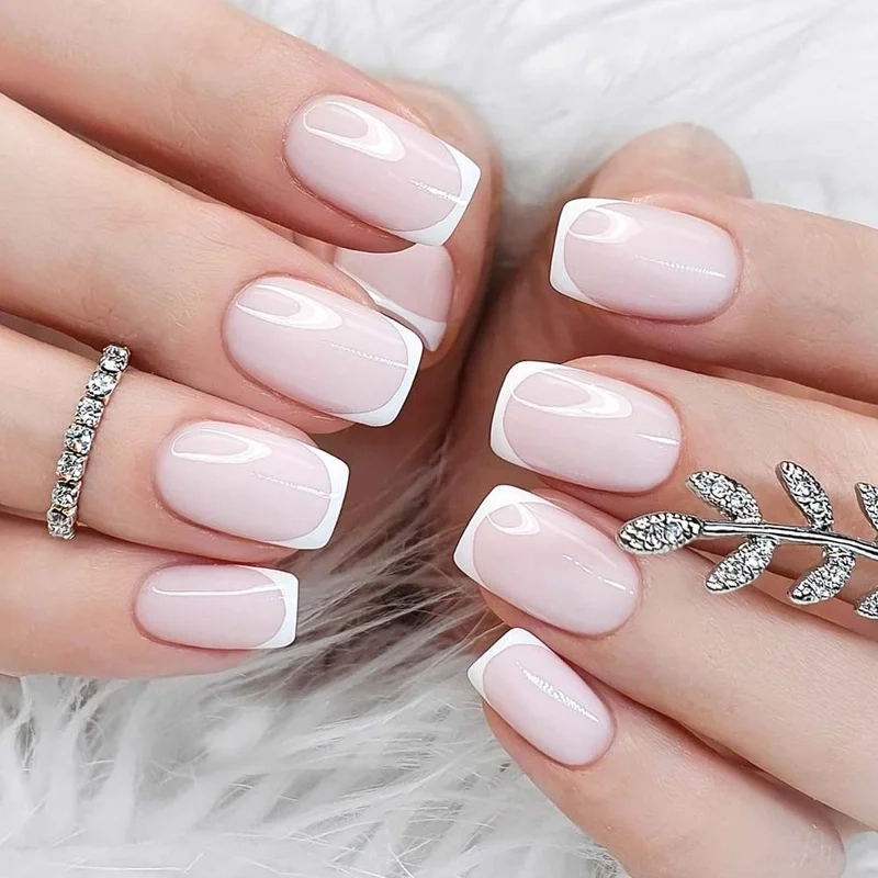 Nail hồng nhẹ đơn giản nhưng vẫn giữ được nét cuốn hút