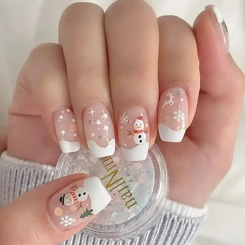 Mẫu nail đơn giản noel giúp nàng có bộ móng hoàn hảo