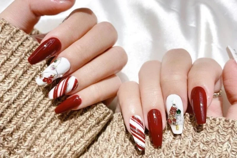 Làm móng tay noel giúp nàng có bộ móng lung linh đêm Giáng Sinh