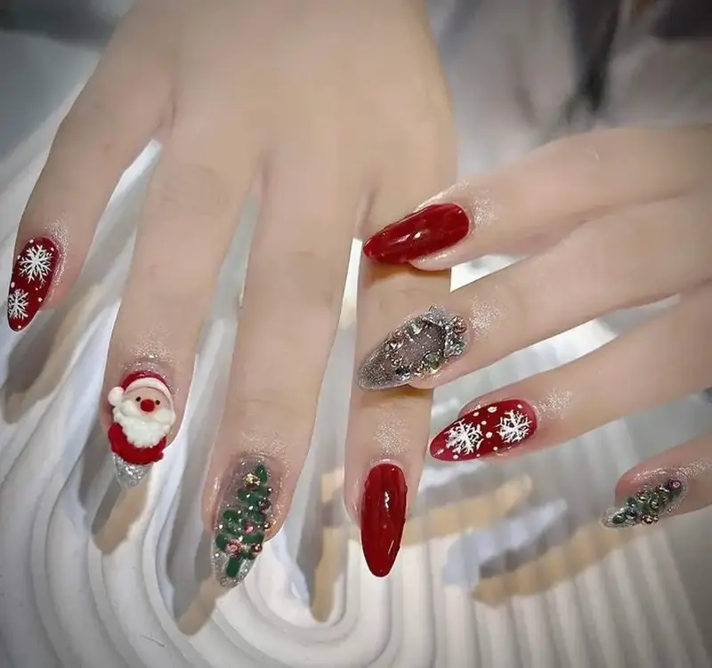 Móng tay mùa noel phù hợp với mọi outfit mùa đông