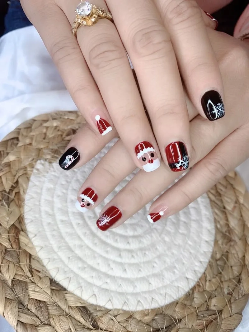 Mẫu nail ông già noel giúp nàng có bộ móng ấn tượng