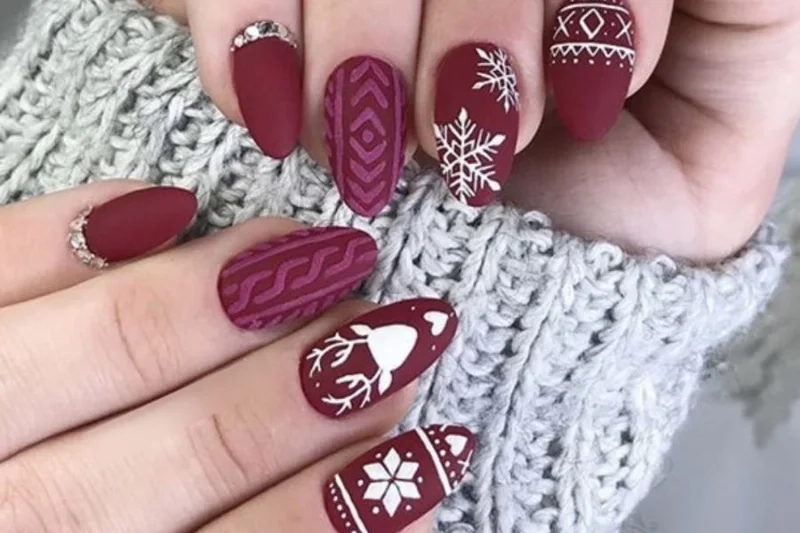 Mẫu móng tay noel giúp nàng có đôi tay lung linh hơn