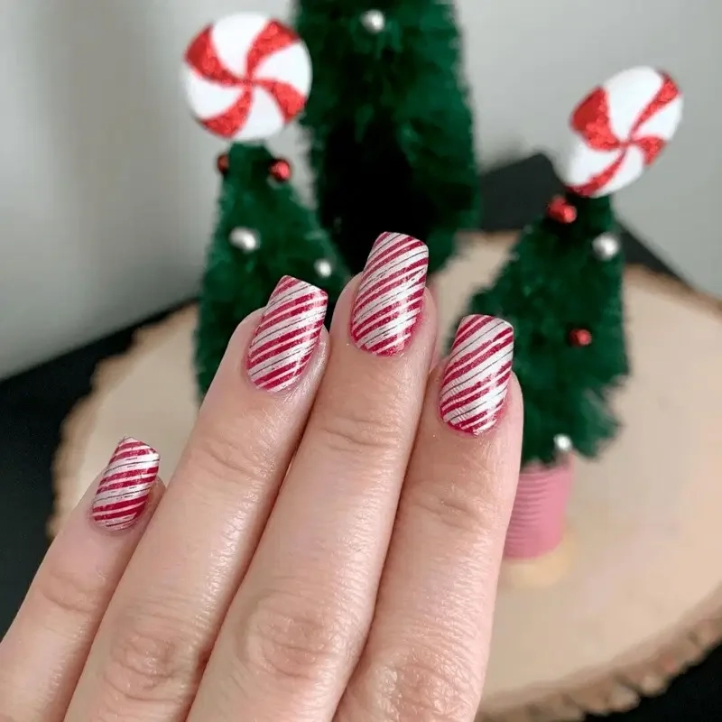Mẫu móng tay đẹp noel mang lại vẻ đẹp ấn tượng