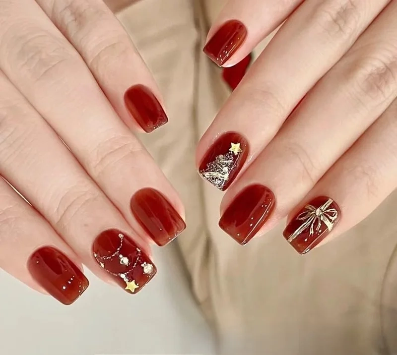 Mẫu nail đón giáng sinh giúp nàng thêm phần quyến rũ