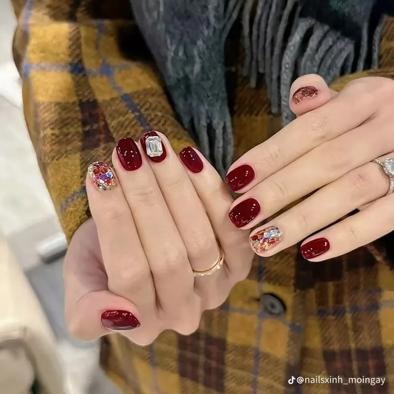 Mẫu nail đẹp noel phù hợp với mọi outfit mùa đông