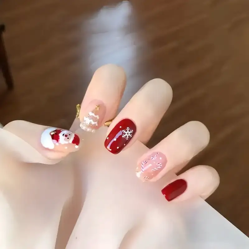 Mẫu nail noel màu xanh giúp nàng có bộ móng độc đáo