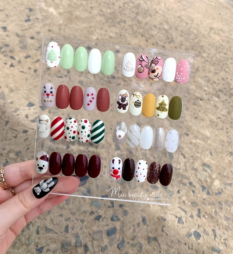 Nail noel móng nhọn mang lại vẻ đẹp cá tính