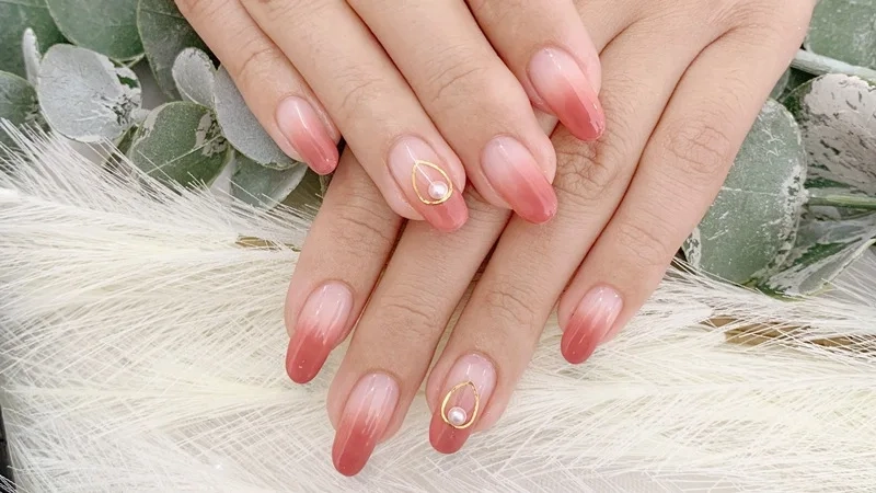Sơn móng tay omber độc đáo giúp nàng tự tin khoe cá tính