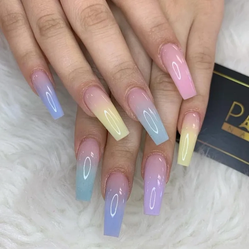 Làm móng ombre đơn giản nhưng vẫn giữ được nét quyến rũ