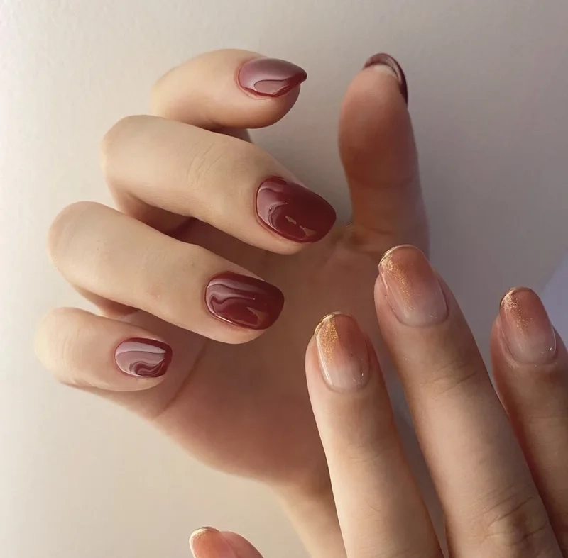 Sơn móng ombre đỏ phong cách hiện đại giúp đôi tay thêm phần cá tính