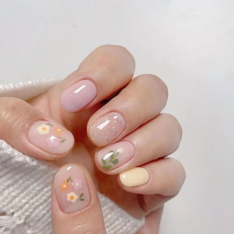 Mẫu nail tết cho bé gái dễ thương giúp bé thêm phần đáng yêu