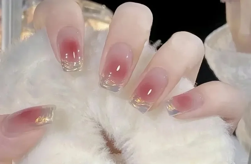 Móng màu hồng thạch mang lại vẻ đẹp thanh thoát và ngọt ngào