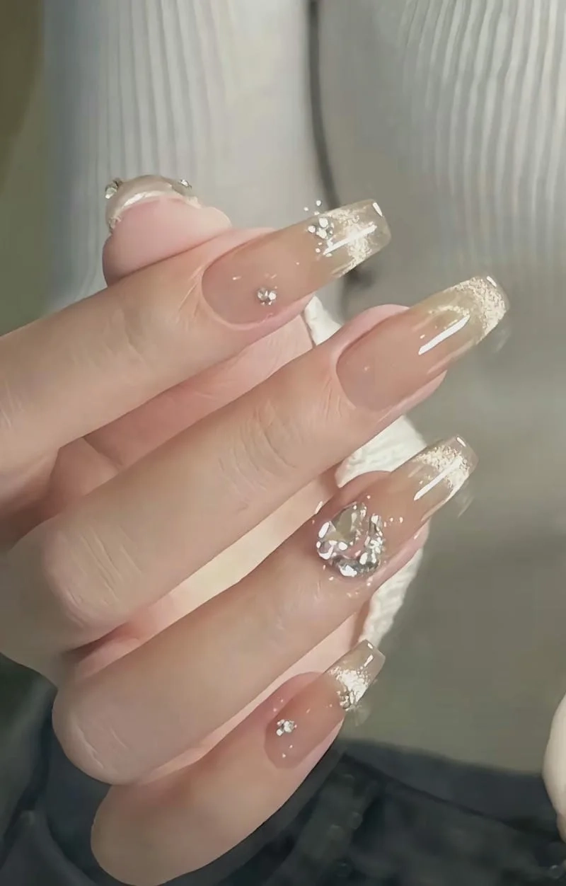 Nail thạch hồng mắt mèo lấp lánh tạo hiệu ứng ánh sáng độc đáo