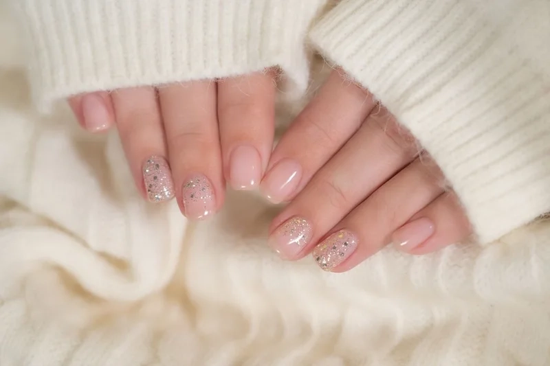 Nail thạch nhũ lấp lánh phù hợp cho những bữa tiệc sang trọng