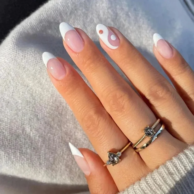 Nail trắng hồng sự kết hợp hoàn hảo giữa sự dịu dàng và tinh tế