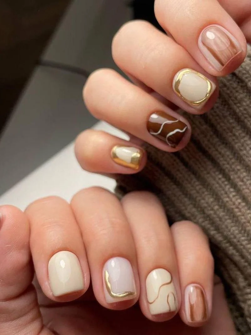 Mẫu nail trắng nâu độc đáo mang đến sự mới lạ và sang trọng