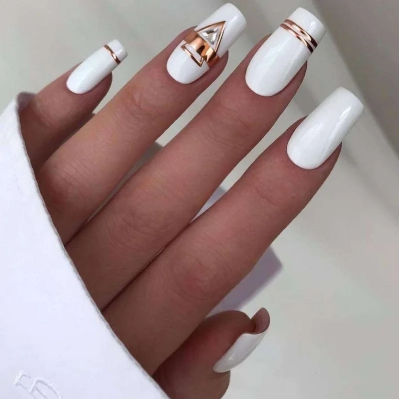 Mẫu nail trắng sang lựa chọn hoàn hảo cho những nàng yêu thích sự quý phái