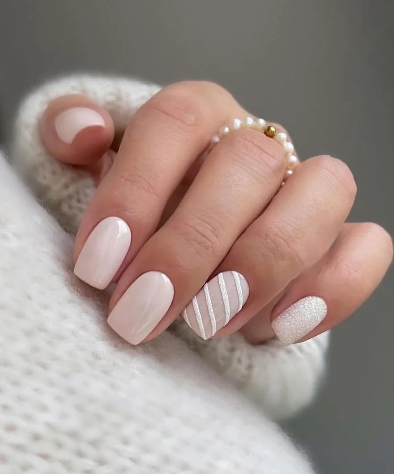 Nail trắng móng ngắn nhẹ nhàng phù hợp với phong cách tối giản