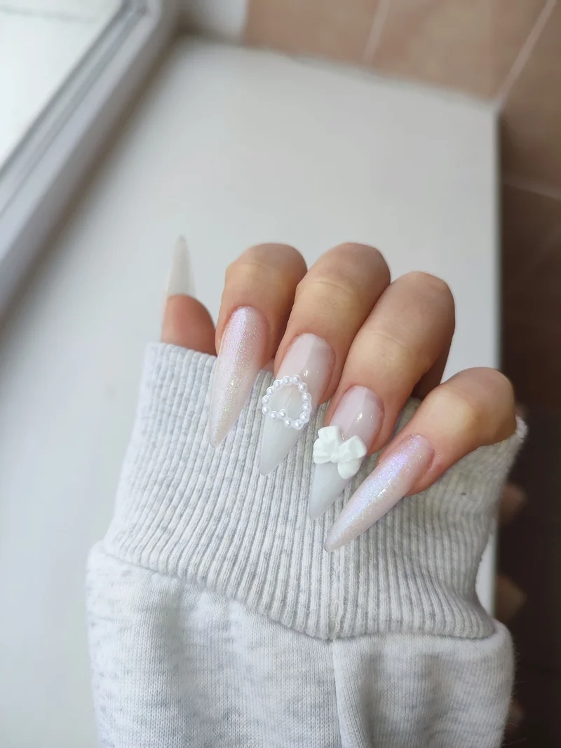 Nail trắng tiểu thư ngọt ngào giúp nàng thêm phần dịu dàng