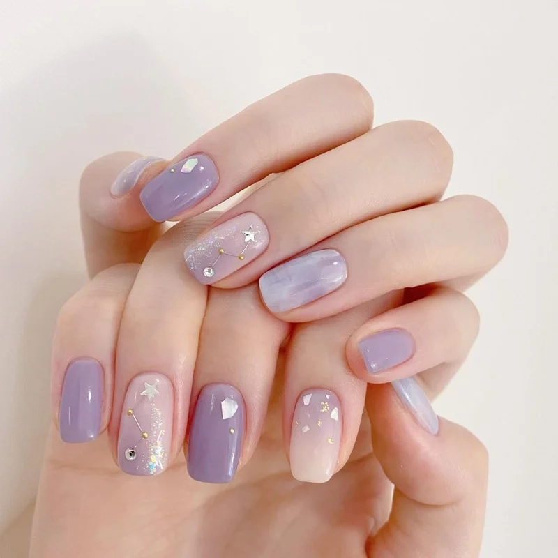 Nail trắng tím sự kết hợp màu sắc đầy ấn tượng và cuốn hút