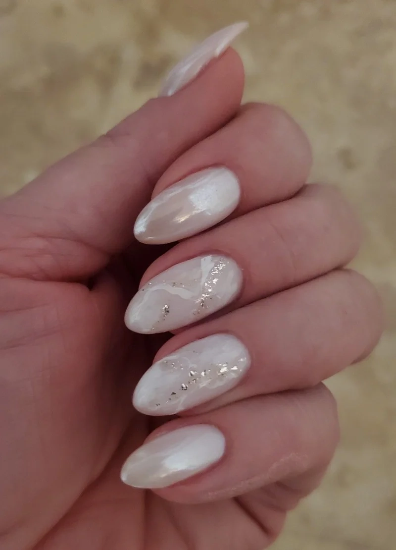 Nail trắng tết phong cách độc đáo giúp nàng nổi bật dịp lễ hội