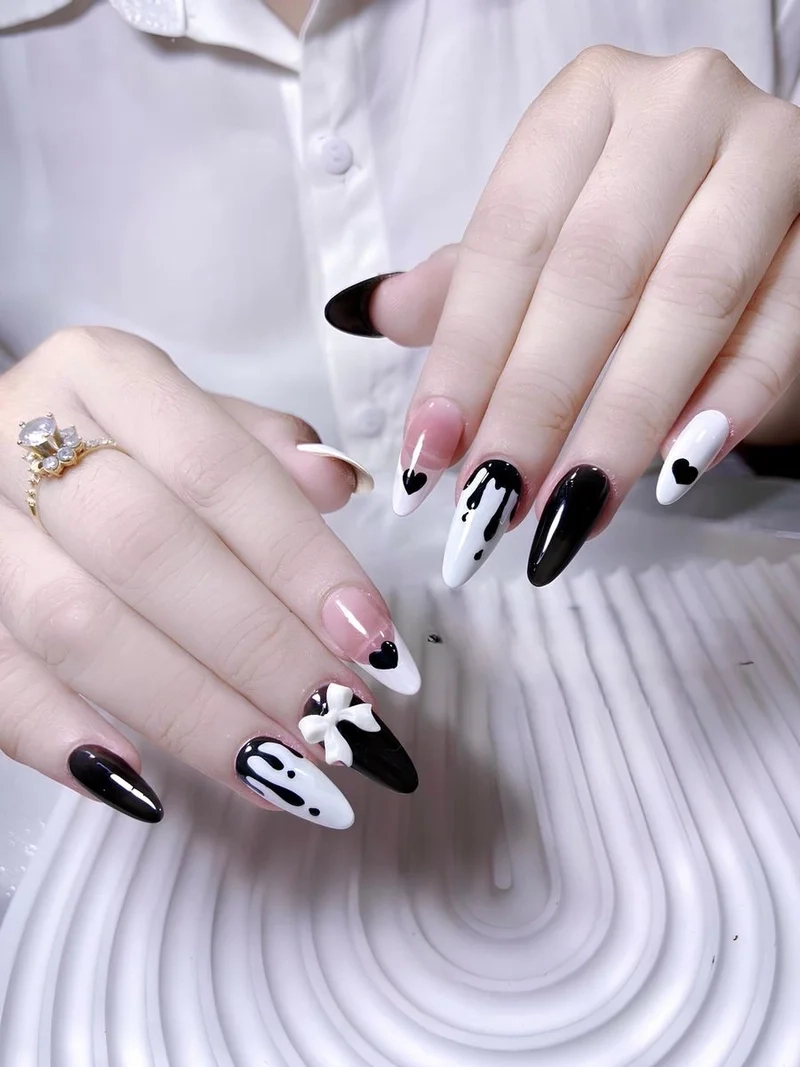 Nail trắng đen nhọn cá tính phù hợp với nàng yêu thích sự nổi loạn