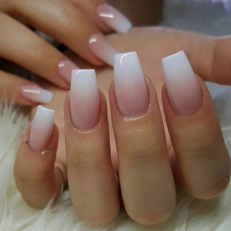 Nail ombre trắng hồng lựa chọn hoàn hảo cho phong cách thanh lịch