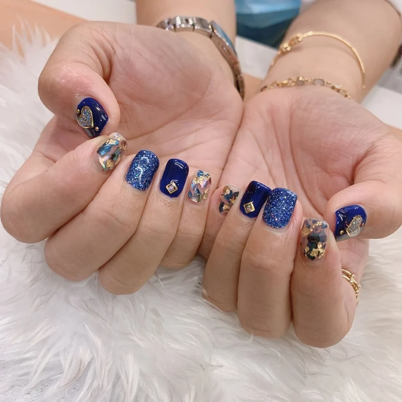 Các mẫu nail ẩn xà cừ phù hợp với mọi phong cách