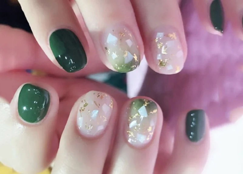 Mẫu nail ẩn xà cừ trong trẻo và đầy tinh tế