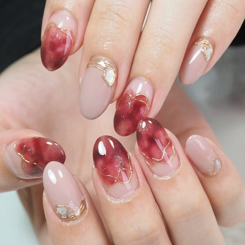 Mẫu nail đỏ xinh giúp nàng luôn nổi bật