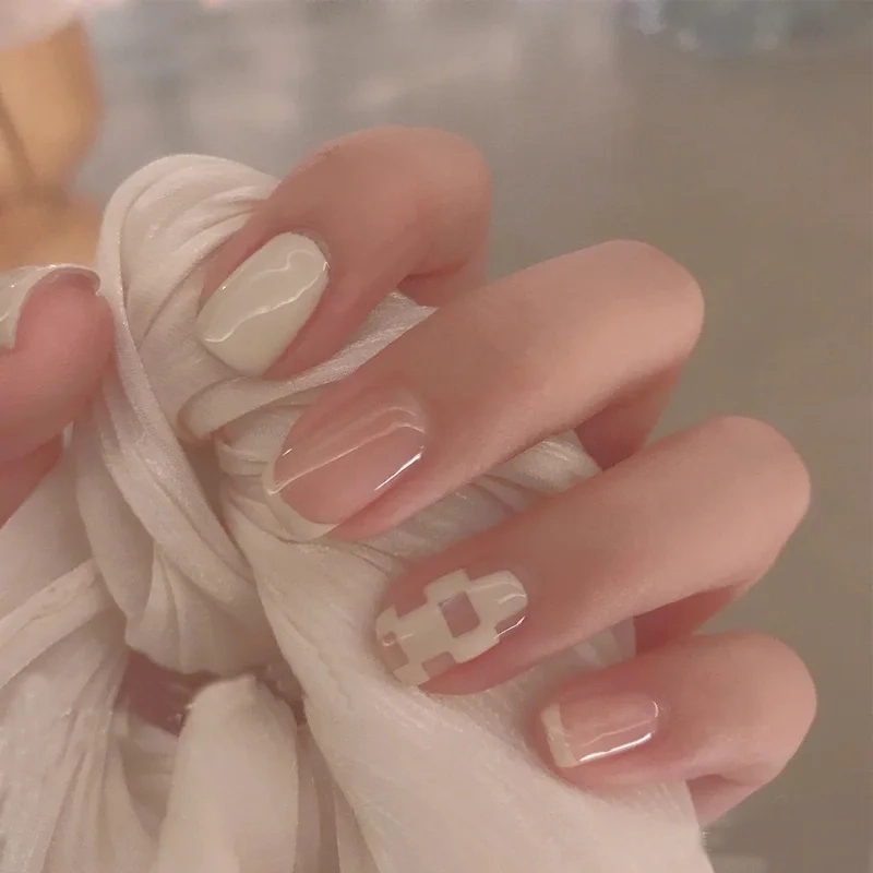 Mẫu nail tay xinh mang lại vẻ đẹp dịu dàng