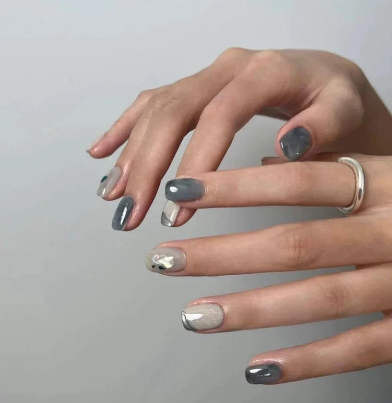 Nail xinh màu xám mang lại vẻ đẹp hiện đại