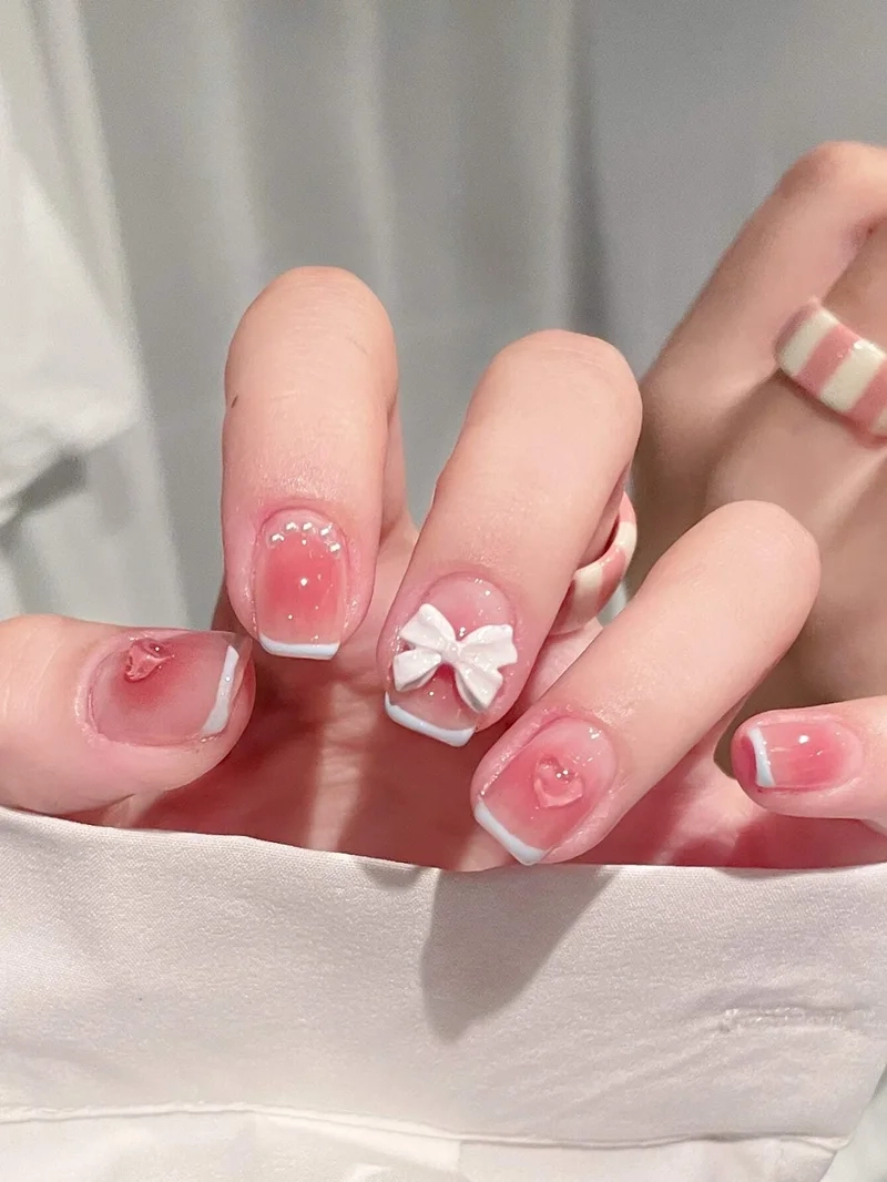 Mẫu nail nơ đơn giản nhưng vẫn cực kỳ nổi bật